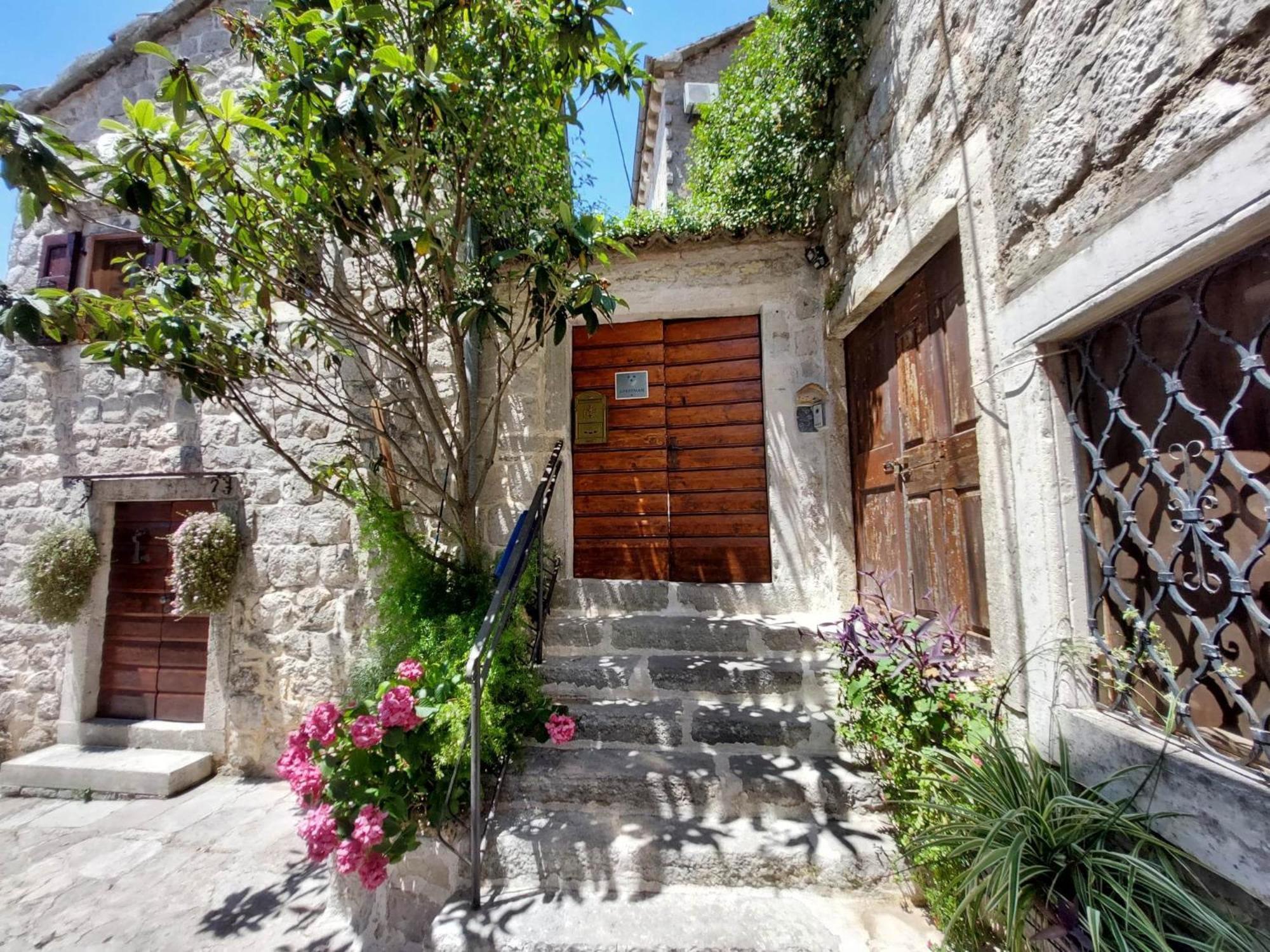 Bluemarine Rooms & Apartments Perast Eksteriør billede