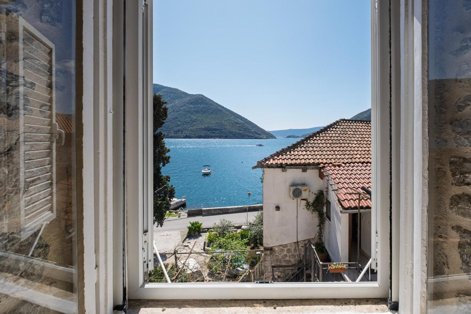 Bluemarine Rooms & Apartments Perast Eksteriør billede