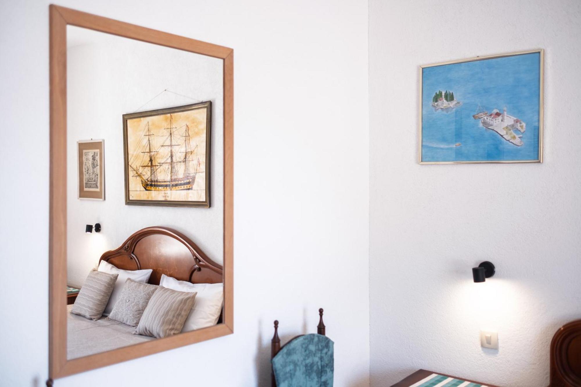 Bluemarine Rooms & Apartments Perast Eksteriør billede