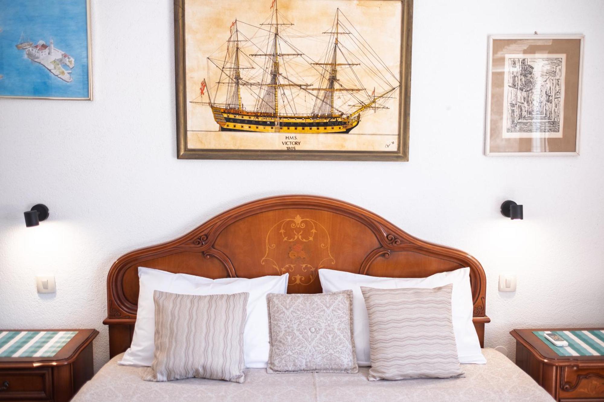 Bluemarine Rooms & Apartments Perast Eksteriør billede